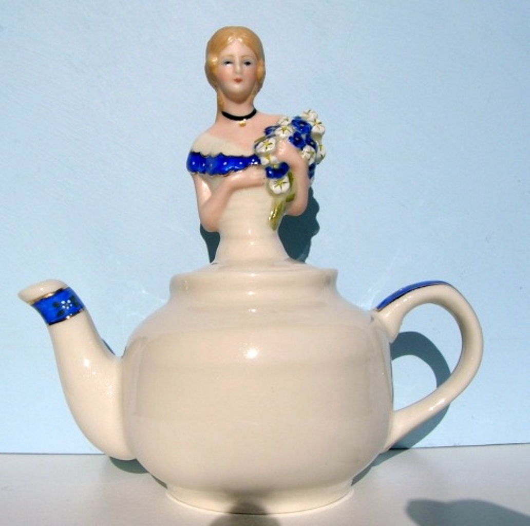 AIMEE ON LARGE TEAPOT