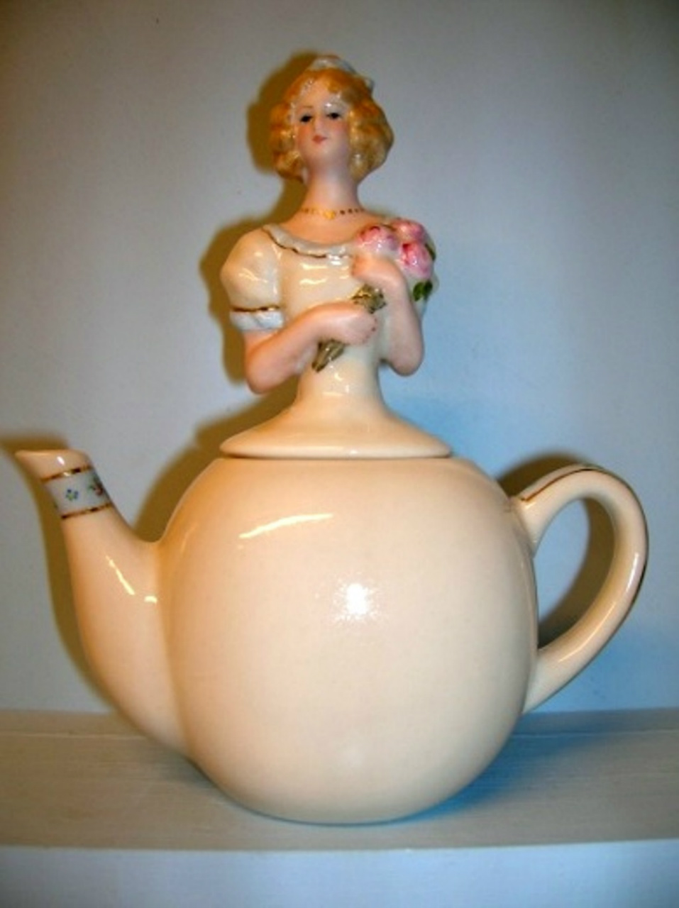 ABBY ON SMALL TEAPOT