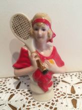 SUZZANE WITH RACKET