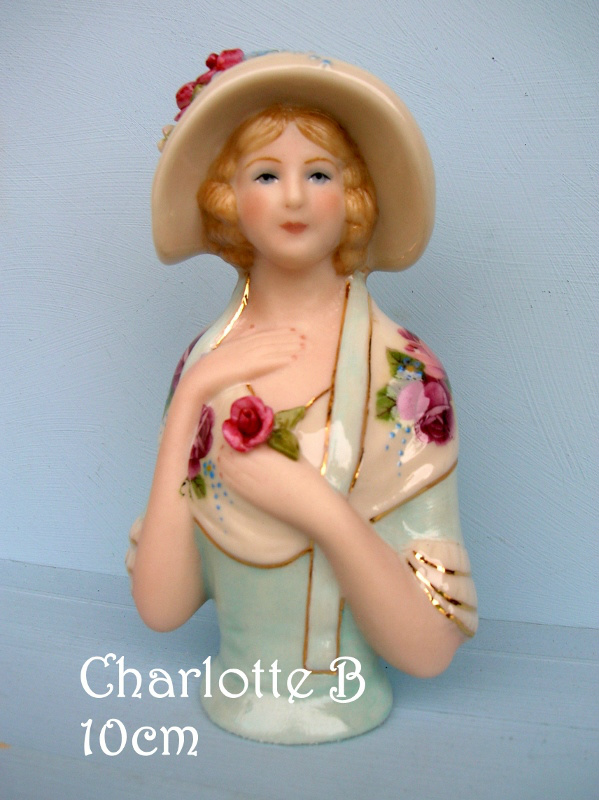 CHARLOTTE WITH HAT